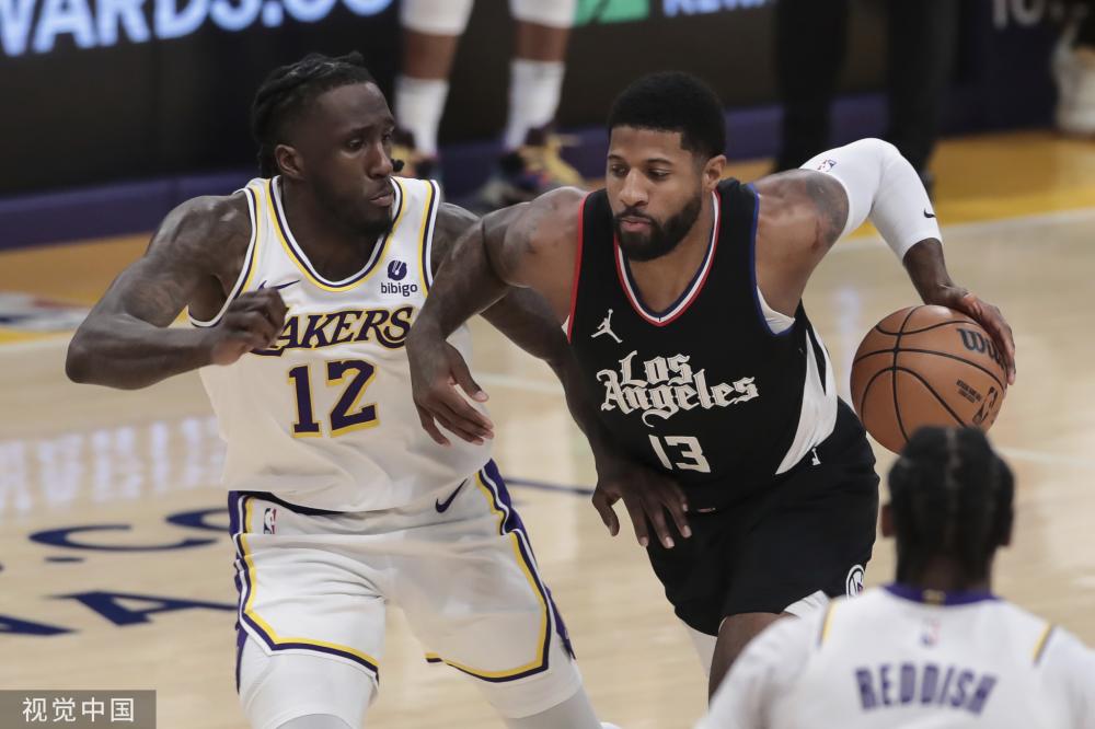 足球比赛中 足球比赛中